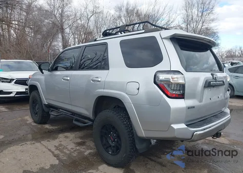 2016 Toyota 4Runner Trail z USA, uszkodzony, nr VIN JTEBU5JR1G5358952